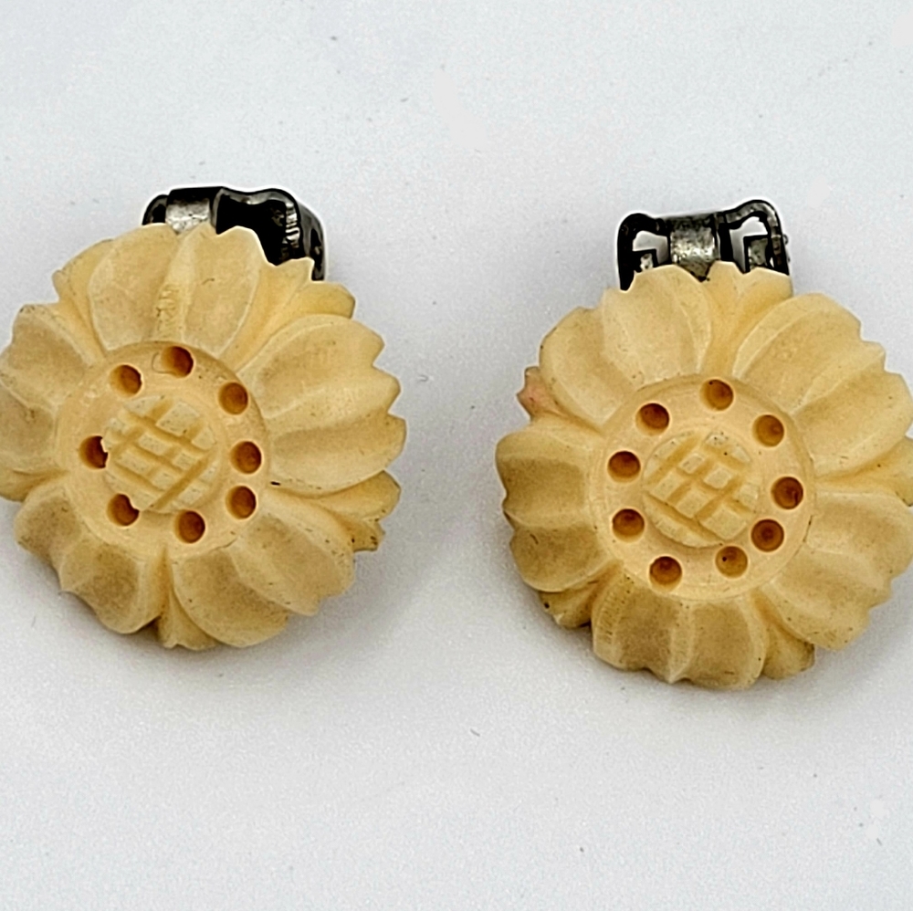 🔴 Vintage Celluloid Carved Earrings